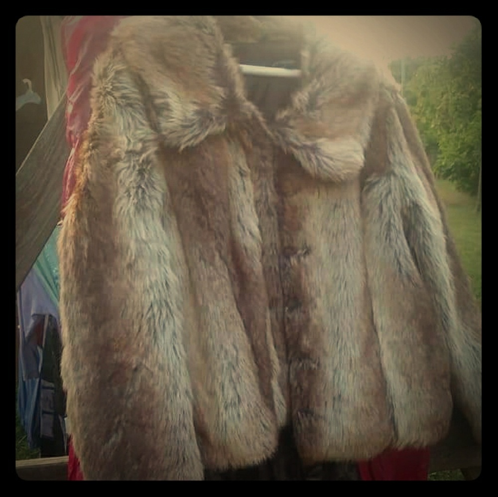 Coffee Shop Omult Fur Coat